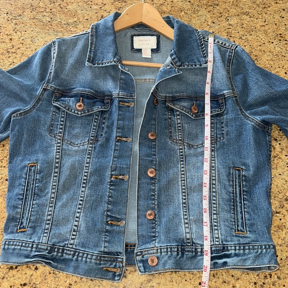 Forever 21 Jean Jacket. Size S - Picture 9 of 9